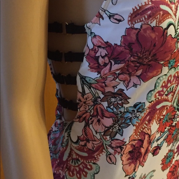 Gibson & Latimer One-Piece Swimsuit - Picture 8 of 8